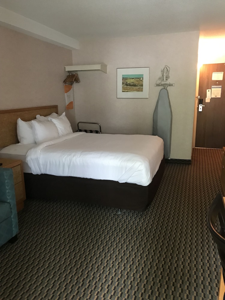 Standard Room, 1 Queen Bed, Non Smoking - Photo 1