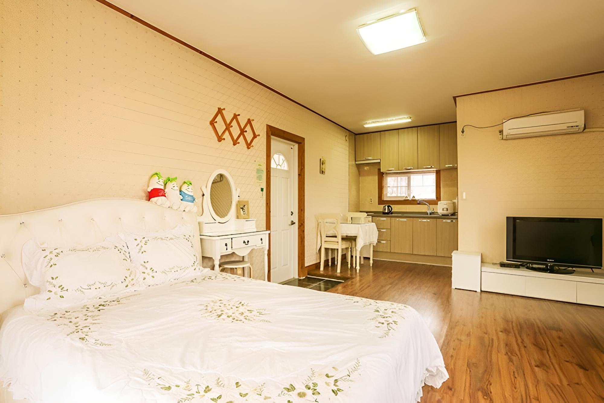 Room (Goodham) photo 1