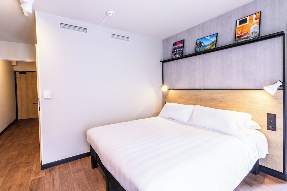 Standard Room, 1 Double Bed - Photo 13