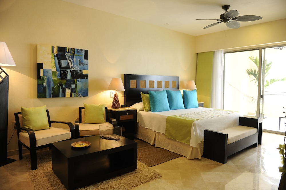 One Bedroom Suite Oceanview