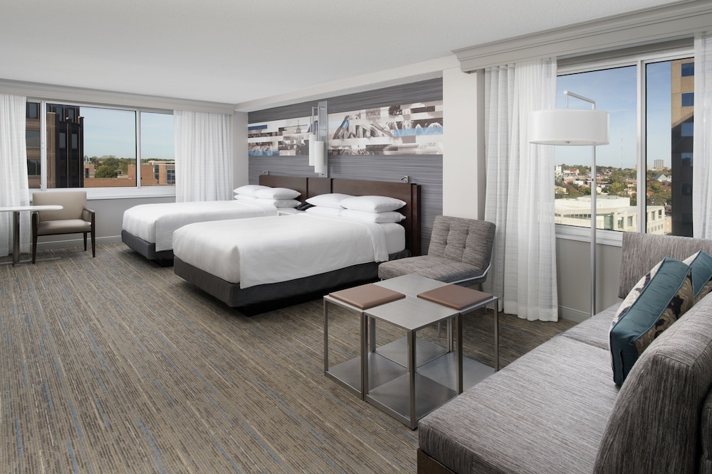 Room, 2 Queen Beds (Hearing Accessible) - Photo 2