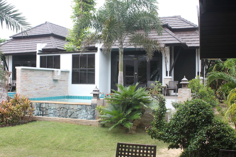 Luxury Pool Villa photo 1