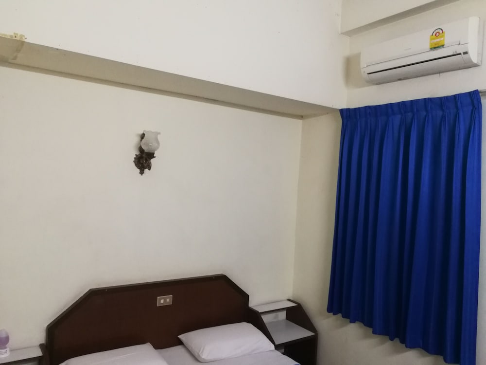 Standard Room with Air Condition (Big Single Bed) photo 2