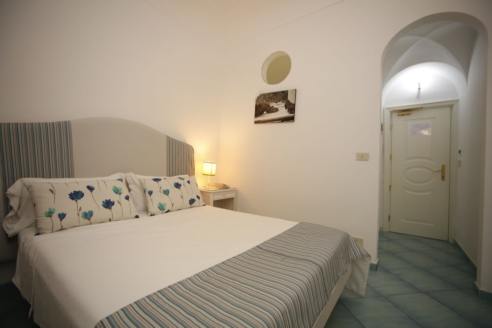 Basic Double Room photo 2