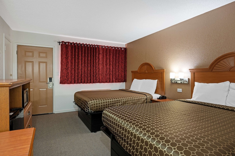 Standard Room, 2 Double Beds, Non Smoking photo 2