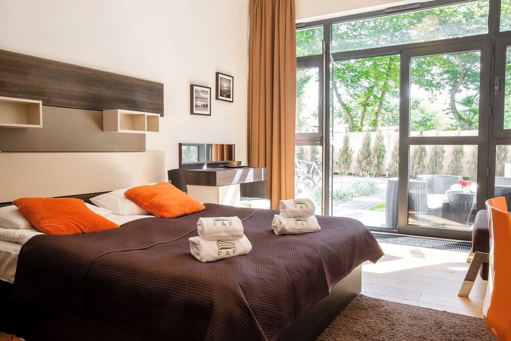 Studio Suite (I)