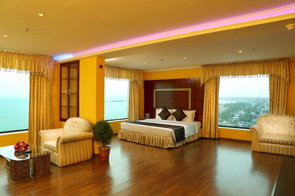 Royal Room - Photo 1