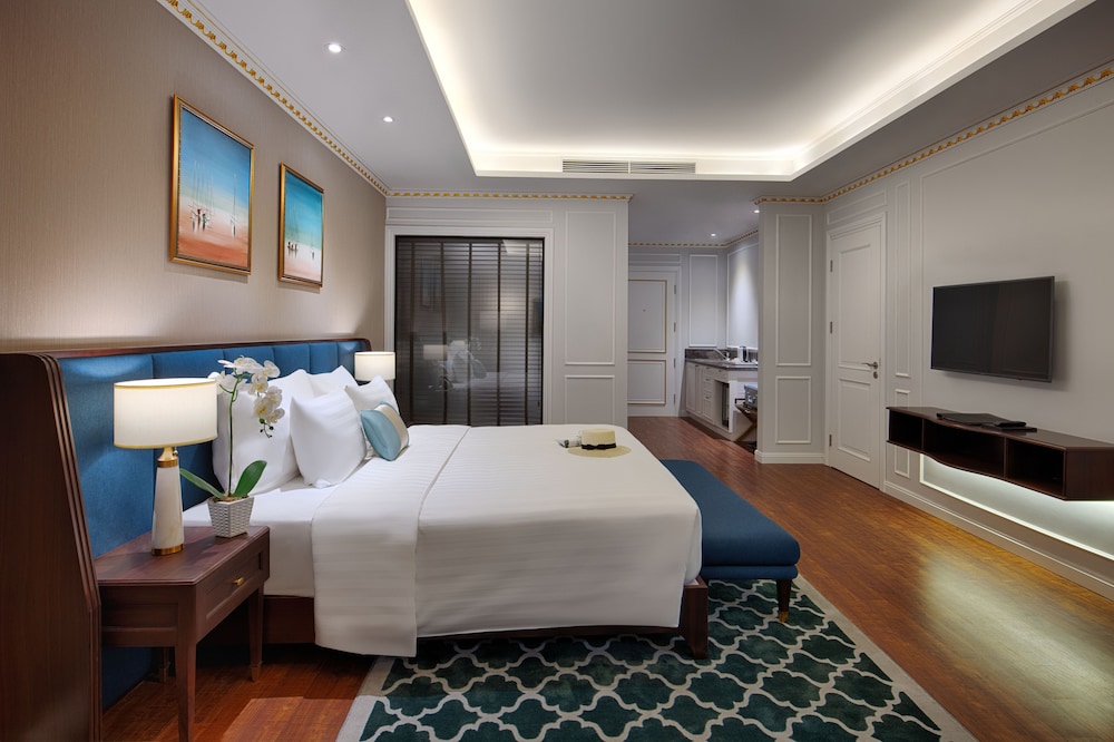 Deluxe Double Room, Bay View - Photo 12