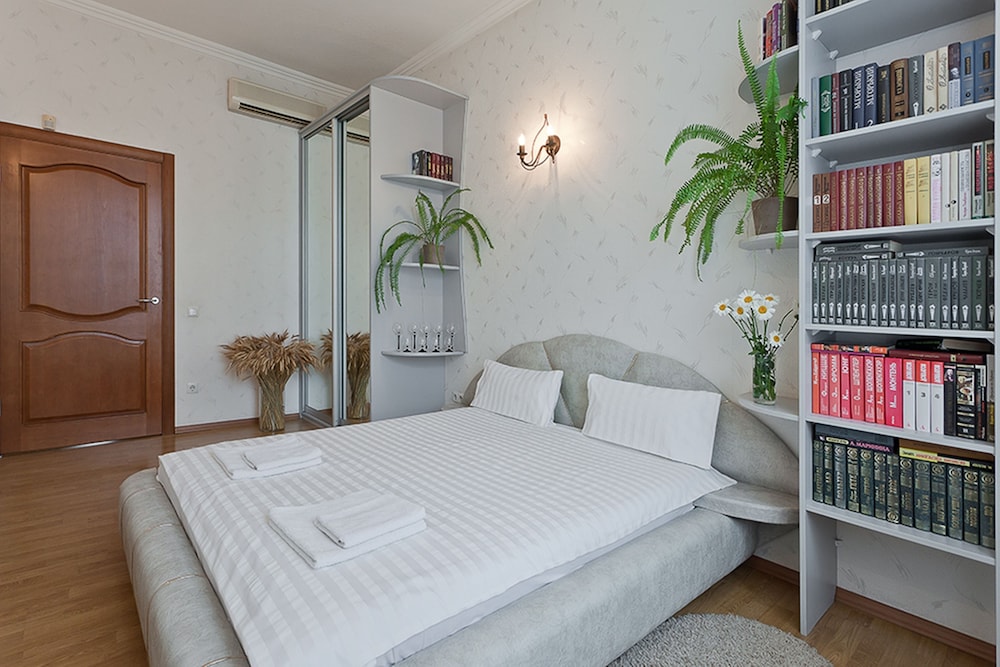Standard Apartment, 2 Bedrooms, Kitchen (Praspiekt Niezalieznasci, 83) photo 1