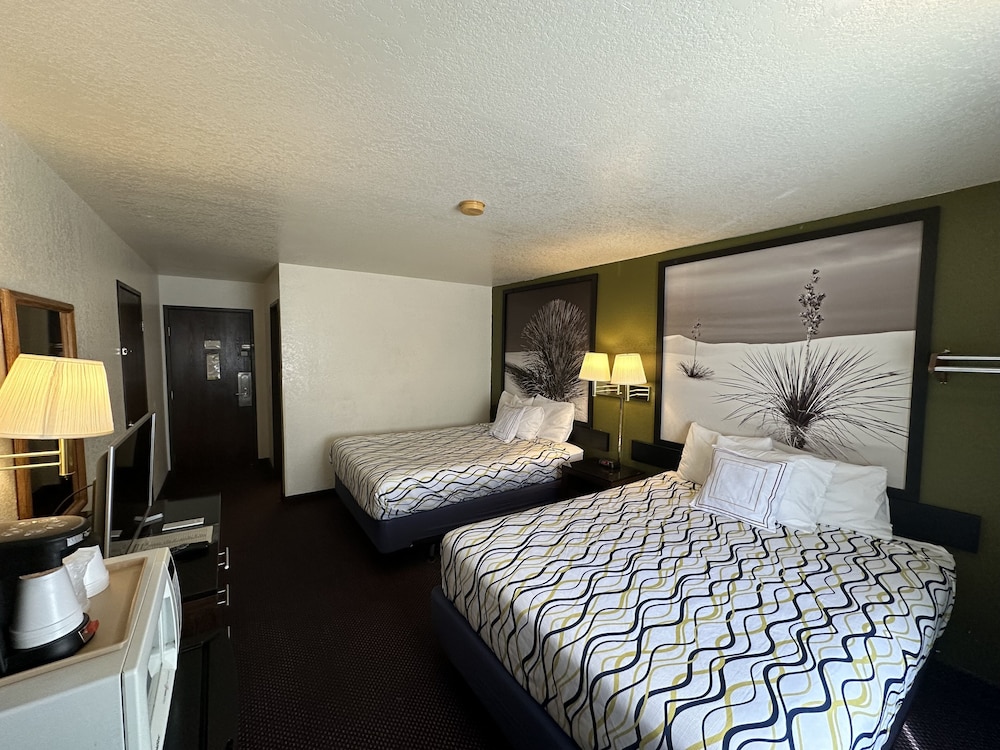 Economy Double Room, 2 Queen Beds, Non Smoking photo 2