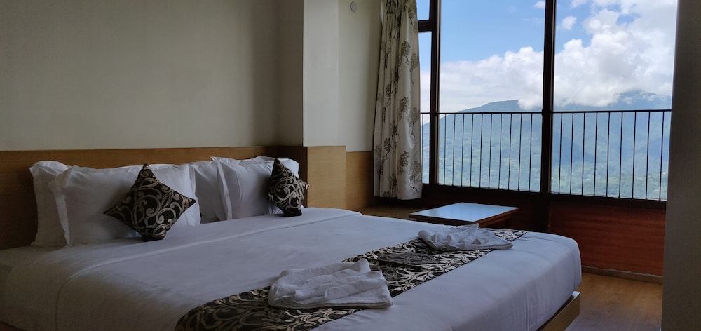 Club Room, 1 Double Bed, Non Smoking, Mountain View photo 3