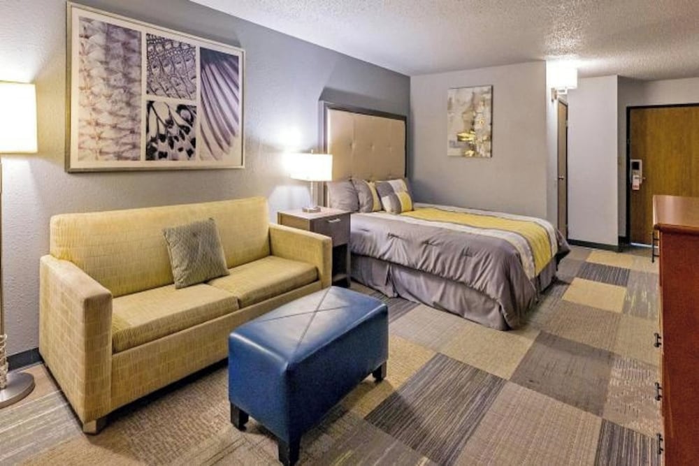 Deluxe Room, 1 King Bed, Non Smoking photo 1