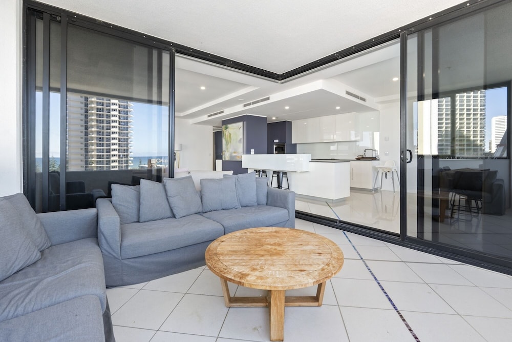 Deluxe Apartment, Ocean View, Beachside photo 3