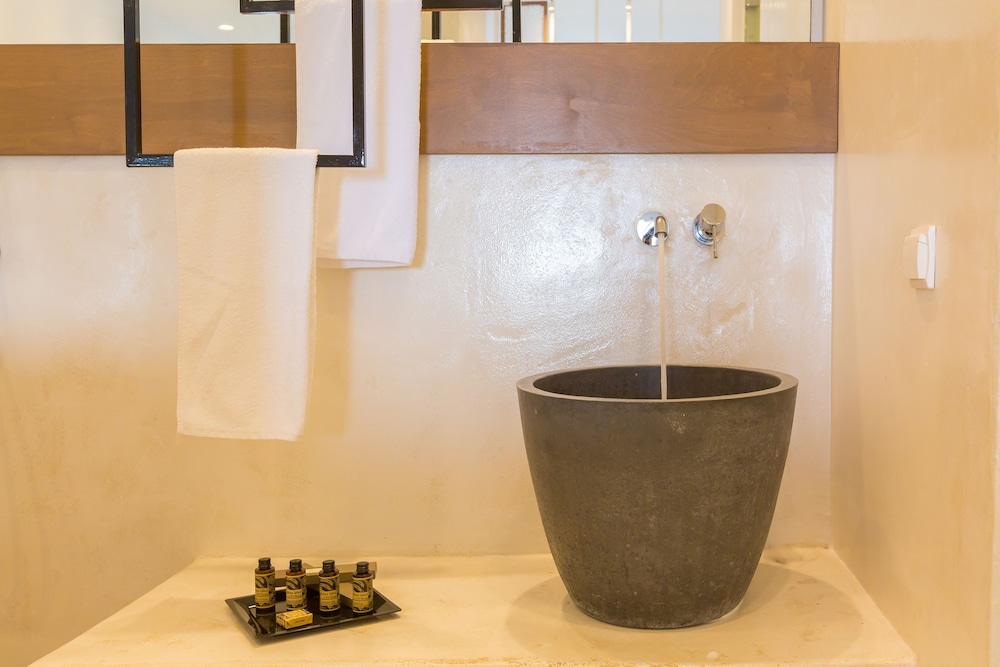 Deluxe Suite, Hot Tub - Photo 19