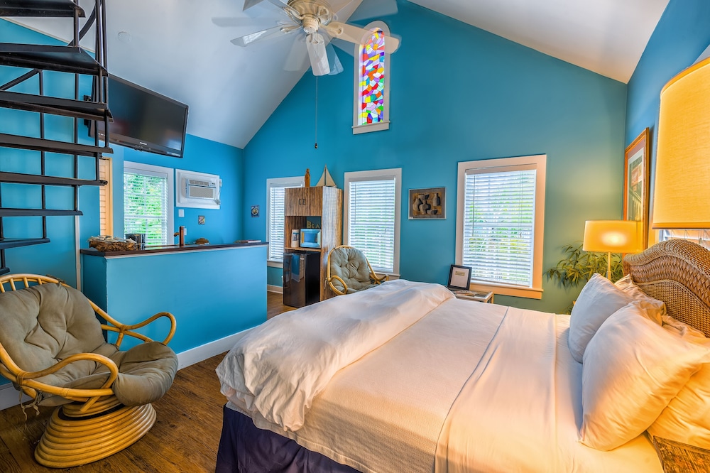 Havana Suite 1 King and 1 Queen Bed - Adult Exclusive