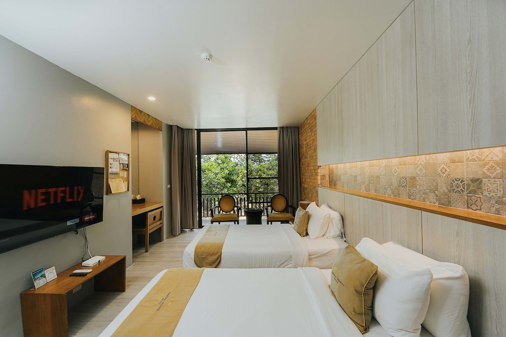 Deluxe Room - Photo 5