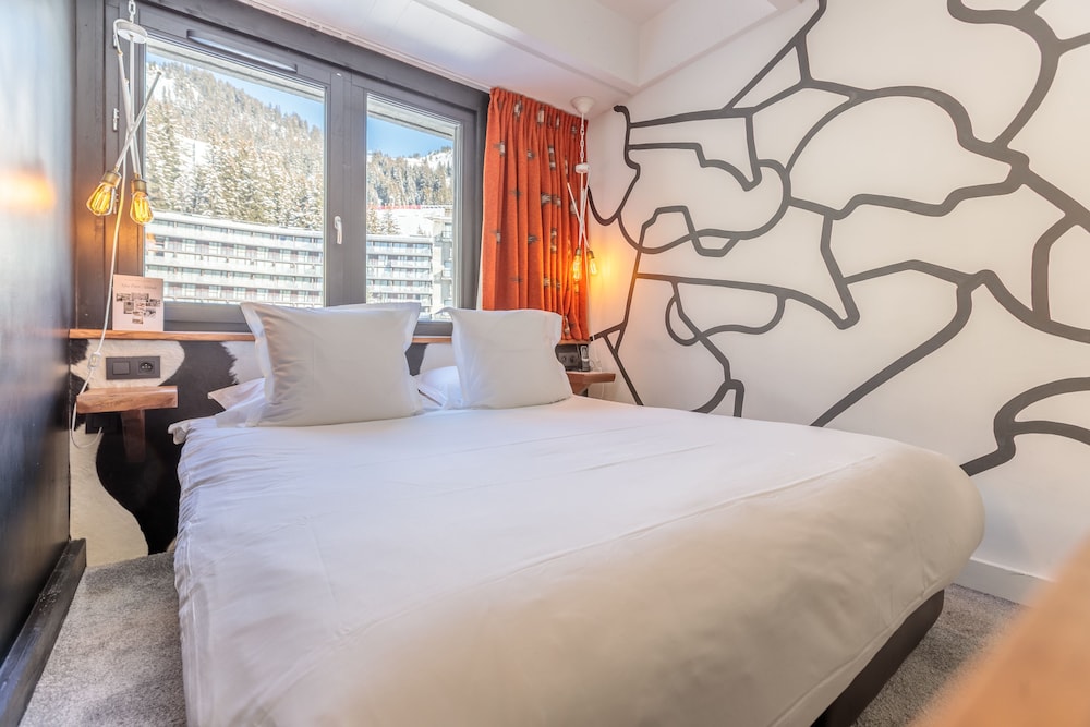 Classic Room, 1 Queen Bed (Forum) photo 3