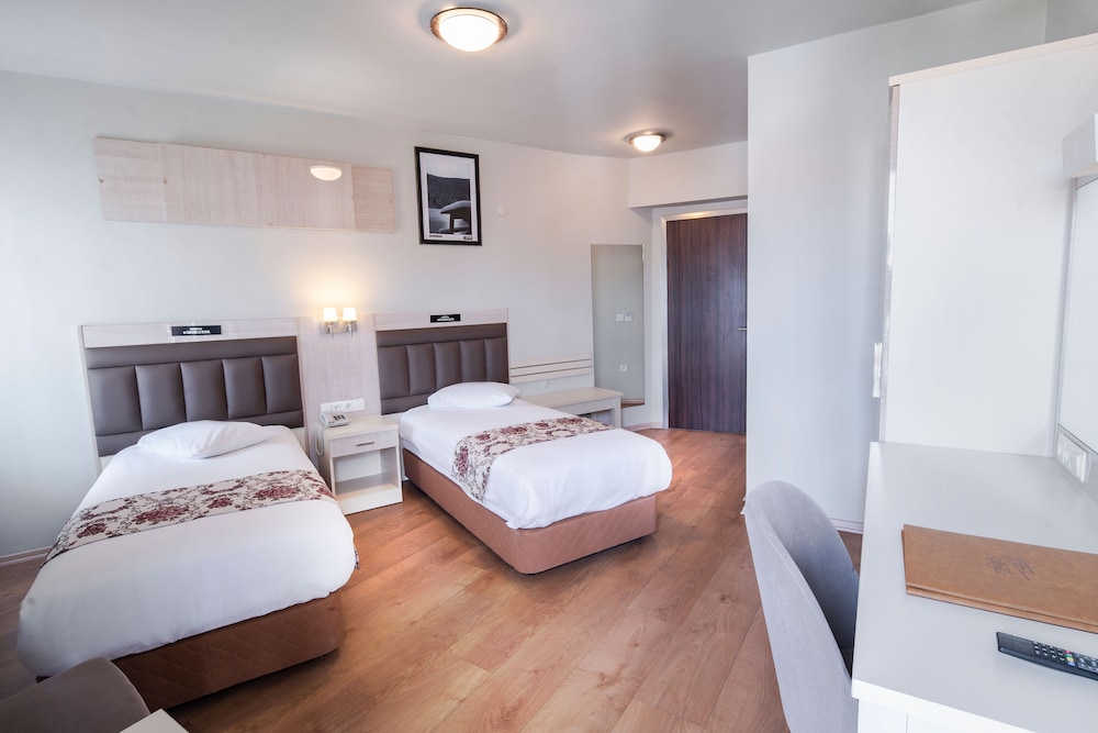 Standard Twin Room - Photo 1