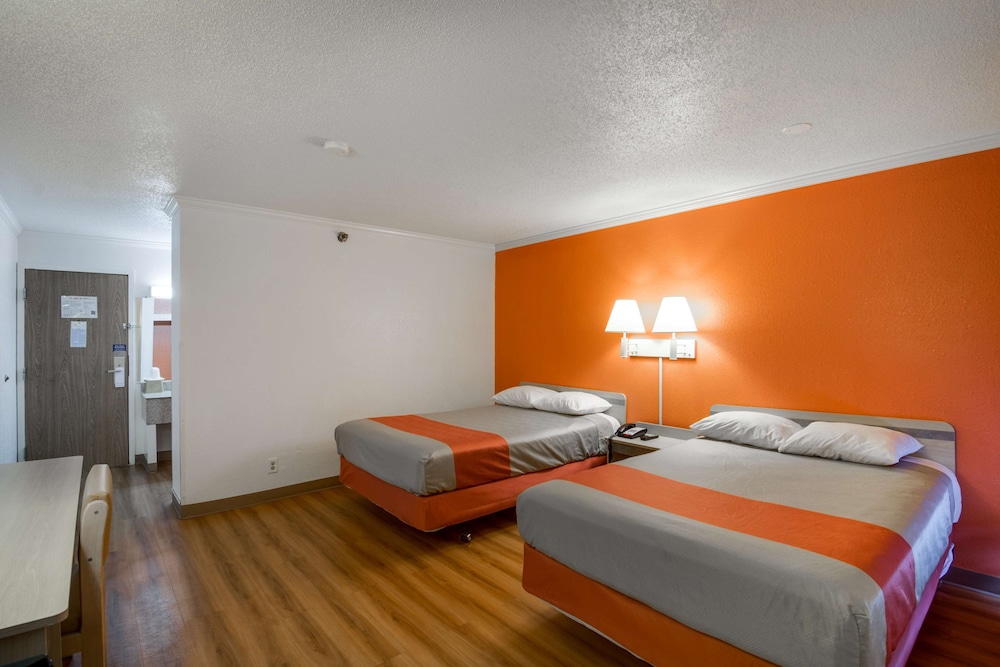 Standard Room, 2 Double Beds, Non Smoking - Photo 4
