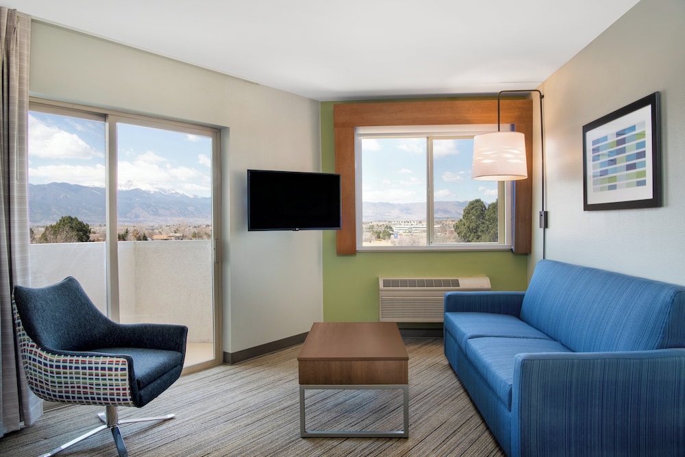 Suite, 1 Bedroom, Accessible - Photo 5