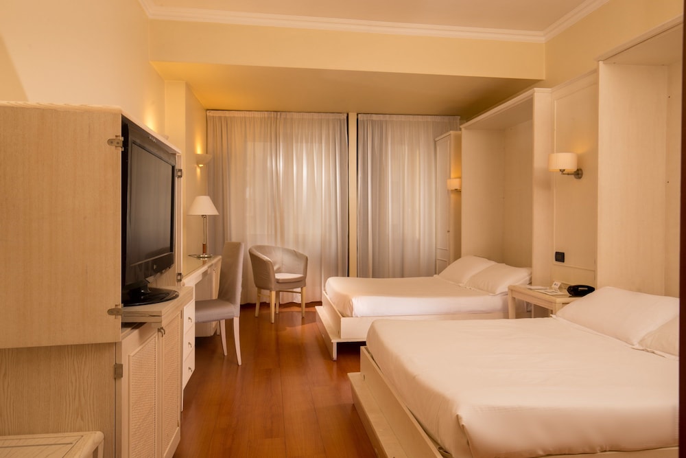 Comfort Room, Multiple Beds