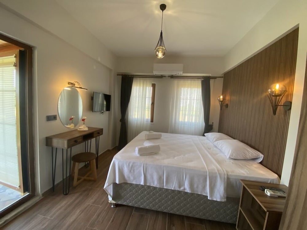 Standard Double Room, Balcony, Garden View photo 2