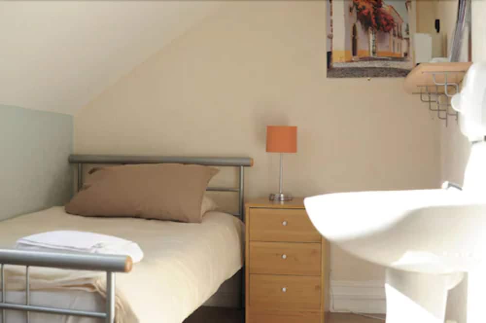 Twin Room, Shared Bathroom photo 3