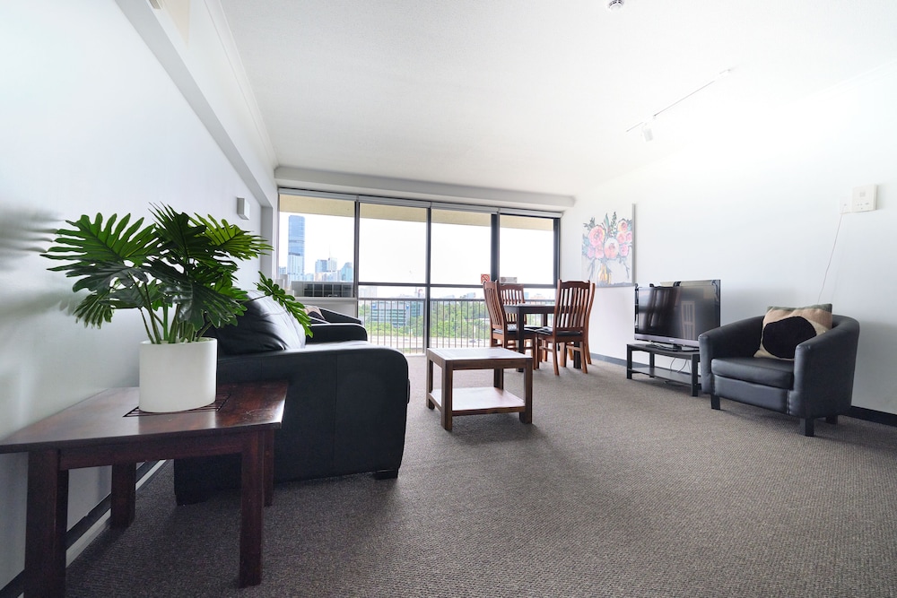 One Bedroom Riverview Apartment thumbnail 6