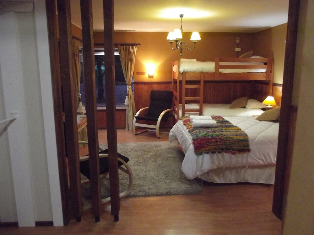 Family Room, 5 Bedrooms, Ensuite photo 1