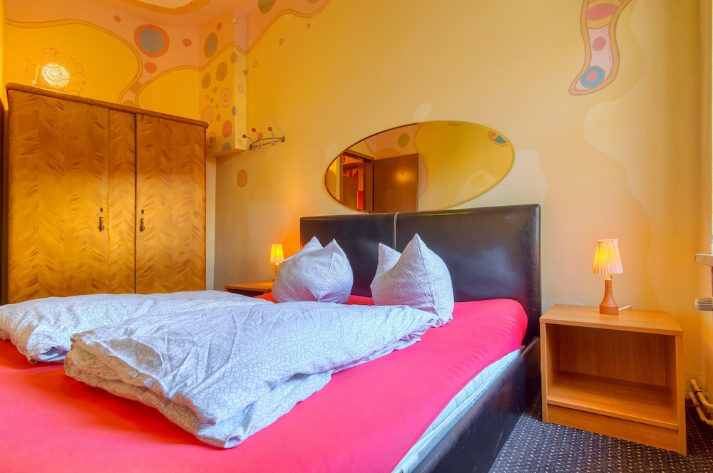 Basic Double Room Single Use, 1 Bedroom photo 3