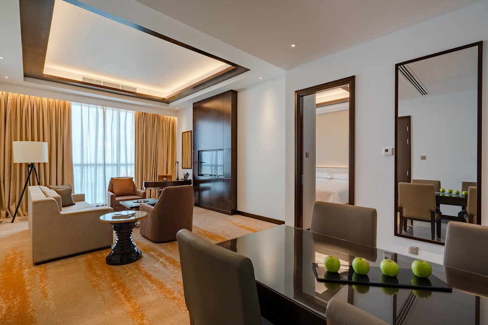 One Bedroom Suite with Lounge Access - Sea View - Photo 1
