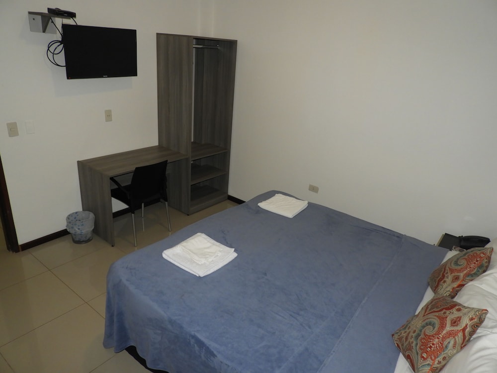 Classic Double or Twin Room, 1 Double or 2 Twin Beds photo 3