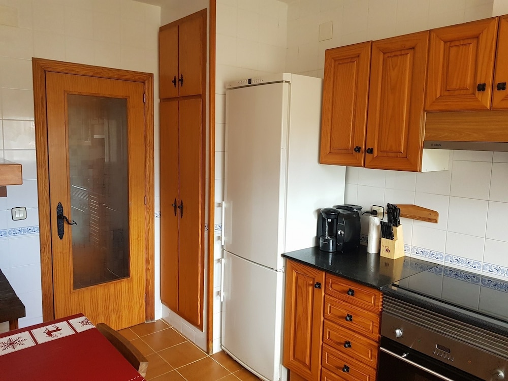 Family House, 4 Bedrooms, Private Pool, Park View photo 3