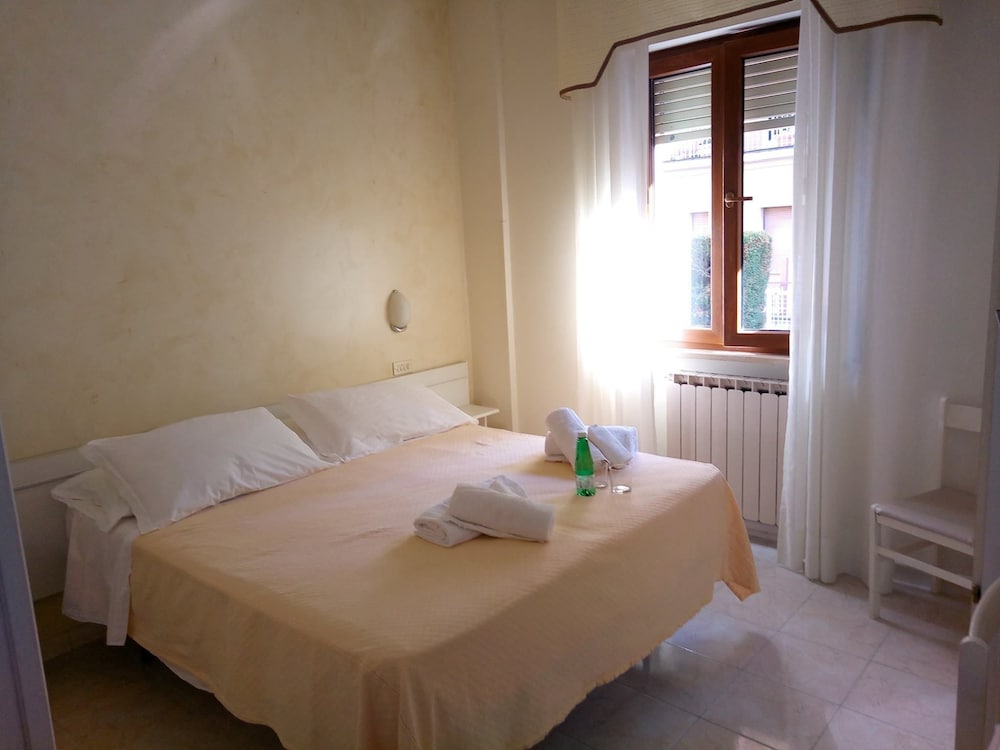 Double or Twin Room photo 2