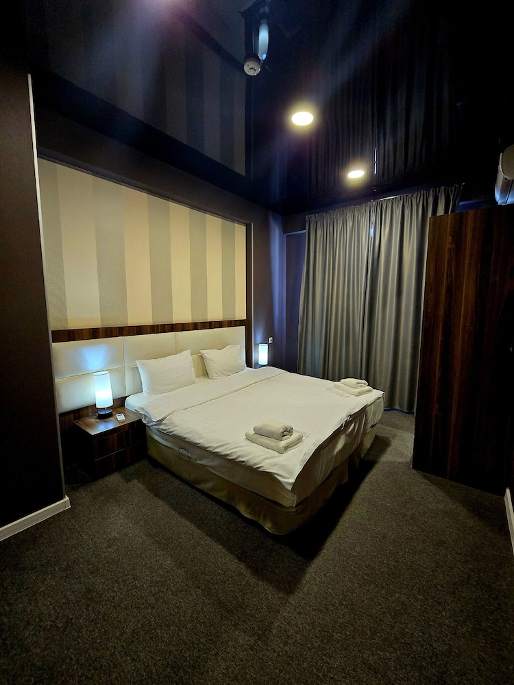 Deluxe Suite - Photo 2