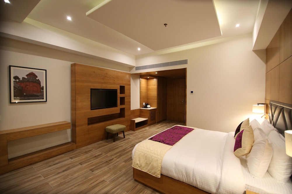 Executive Room, 1 King Bed, City View