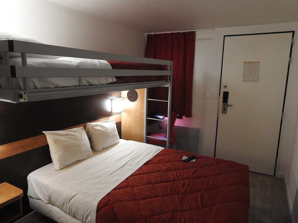 Standard Room, Multiple Beds photo 3