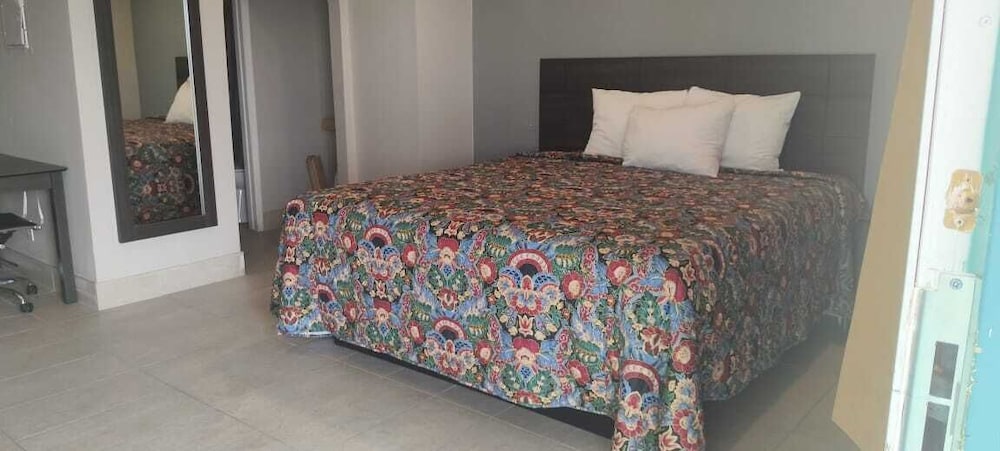 Room, 1 King Bed photo 3