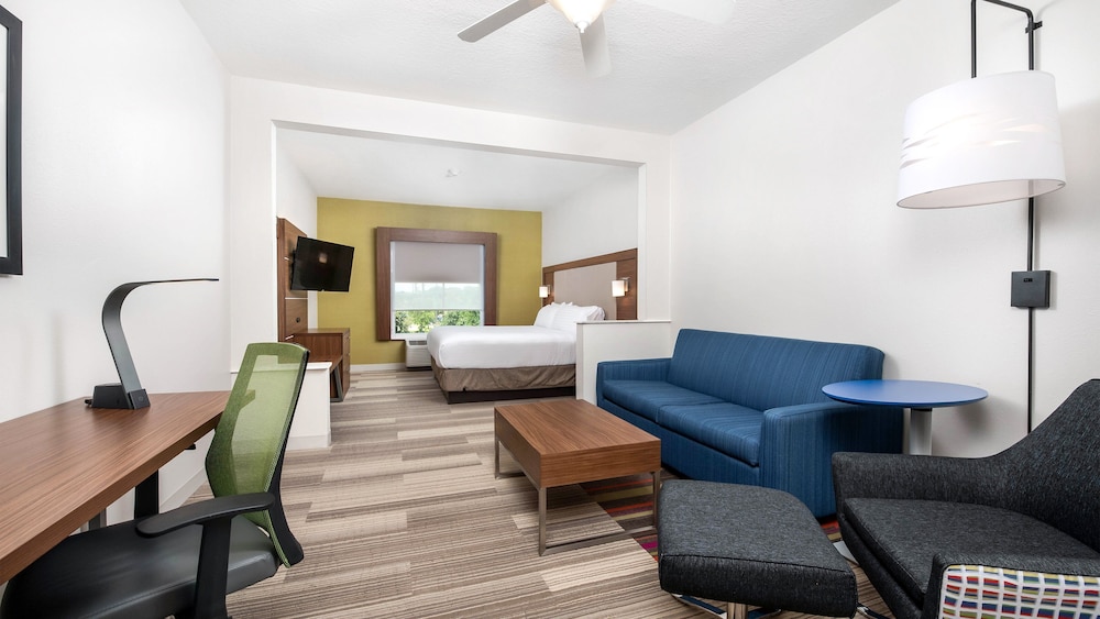 Executive Suite, 1 King Bed, Non Smoking - Photo 1