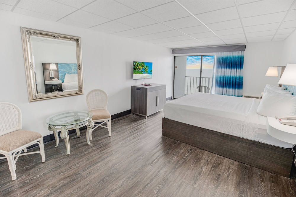 Oceanfront King Penthouse (no pets) photo 3