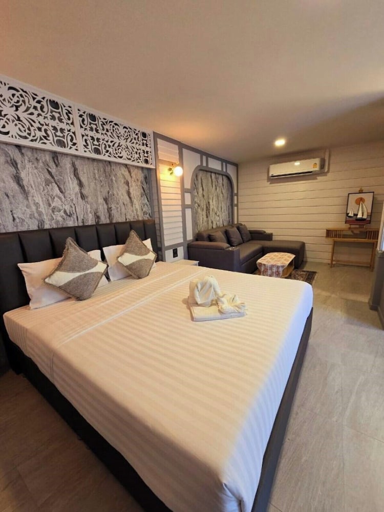 Royal Suite with Garden View - Photo 6