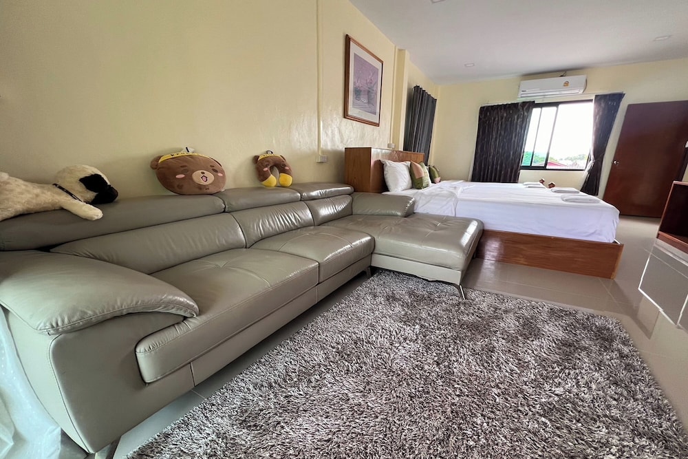 Family Room, Balcony, Lake View photo 2