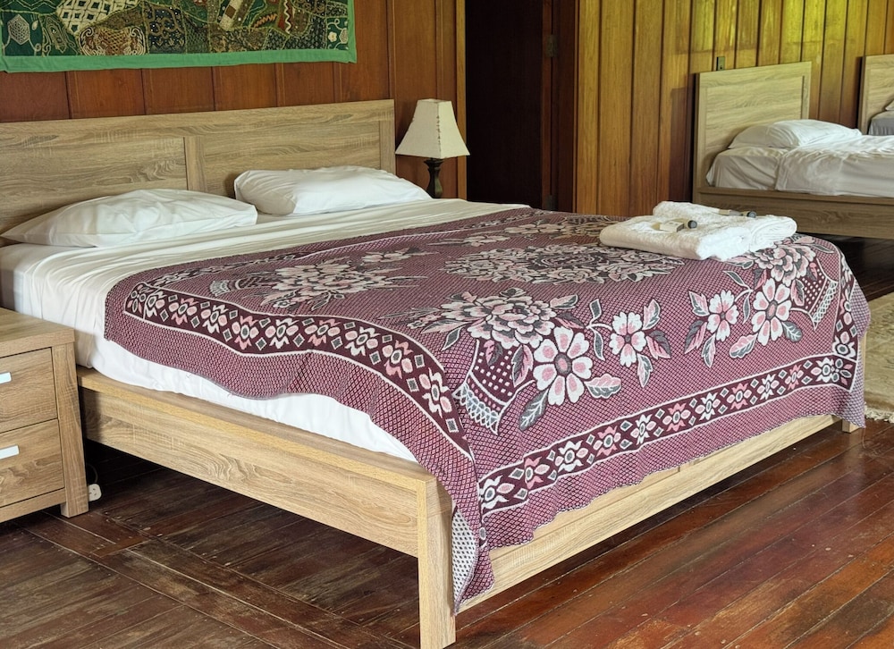 Family Quadruple Room, 2 Queen Beds, Lagoon View photo 2