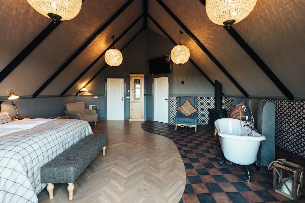 Suite, Balcony
