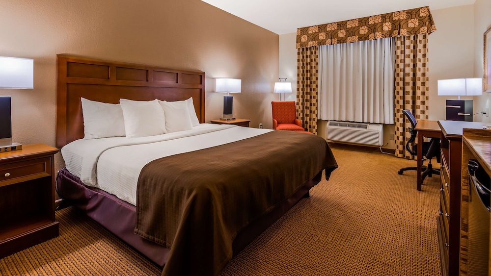 Standard Room, 1 King Bed, Accessible, Bathtub photo 1