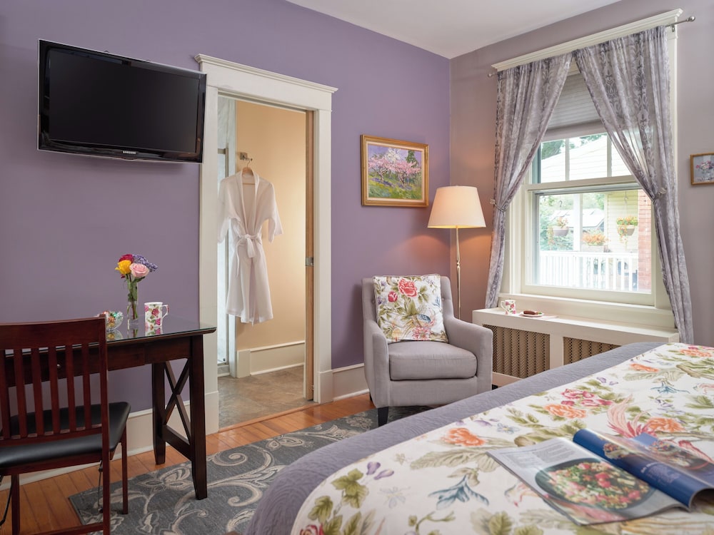 Lenore' Room photo 3