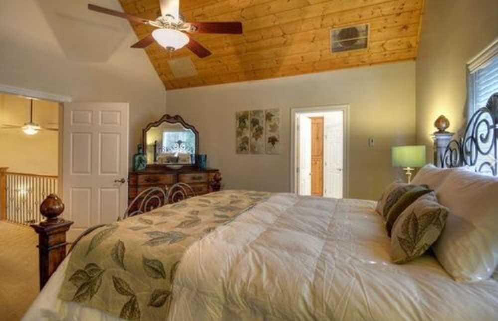 Room, Private Bathroom (Ponderosa Pine) photo 1