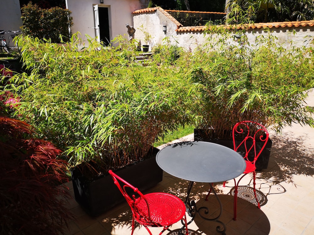 Exclusive Double Room, Ensuite, Garden View (Les Indes) photo 2