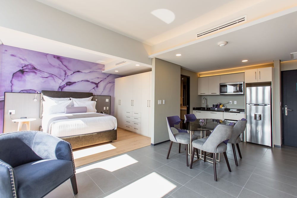 Junior Room, 1 King Bed, Kitchenette, City View photo 1