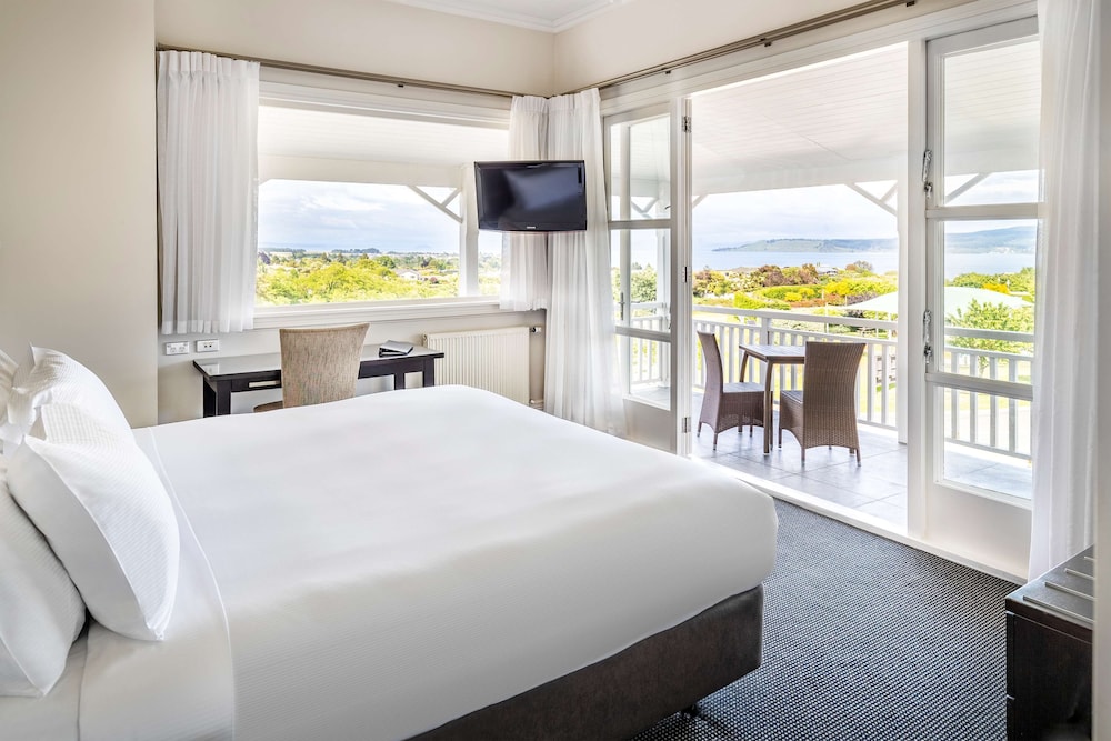 Deluxe Room, 1 King Bed - Photo 1